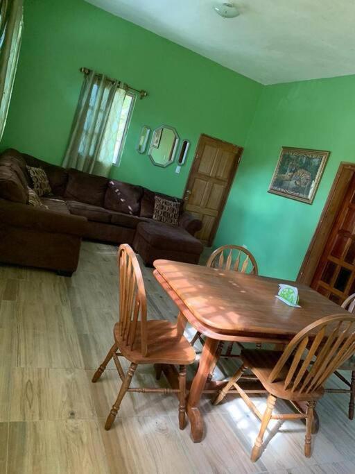 Banyan Rose Apartment Orange Walk Exterior foto