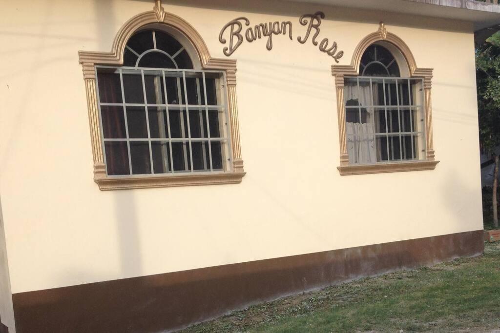 Banyan Rose Apartment Orange Walk Exterior foto