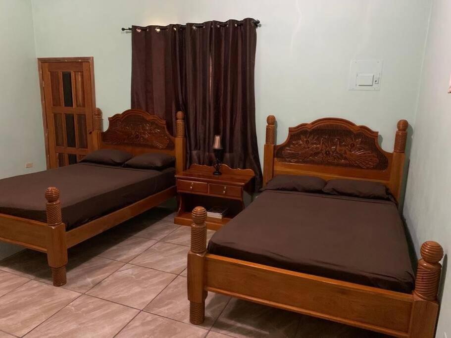 Banyan Rose Apartment Orange Walk Exterior foto