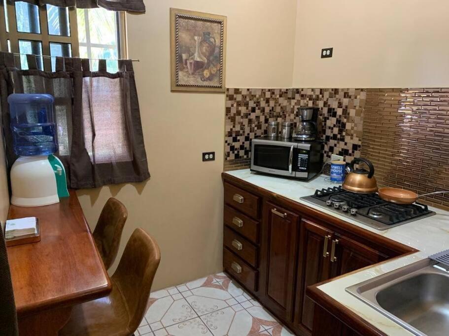 Banyan Rose Apartment Orange Walk Exterior foto