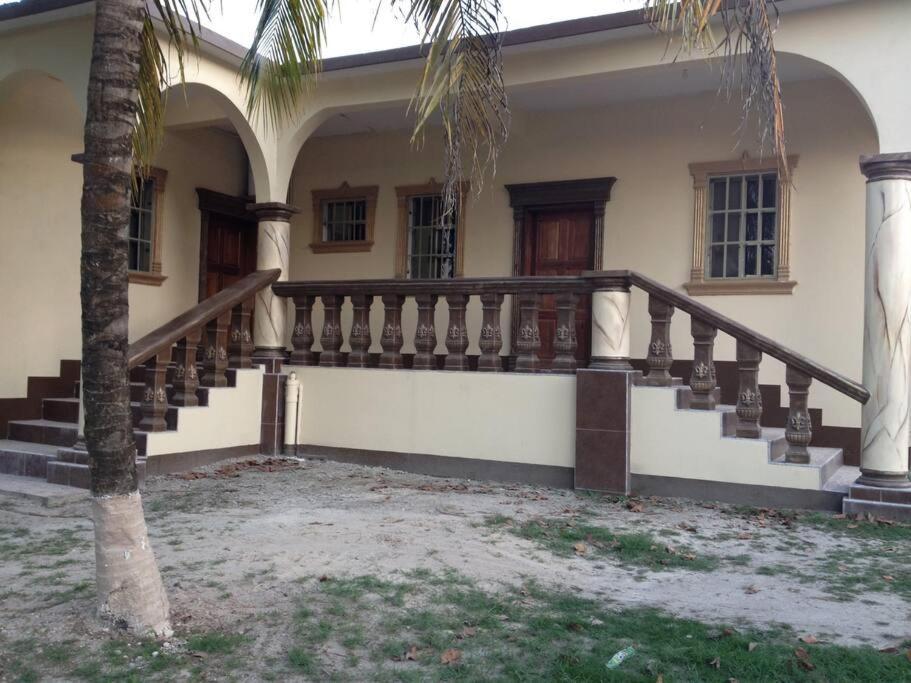 Banyan Rose Apartment Orange Walk Exterior foto